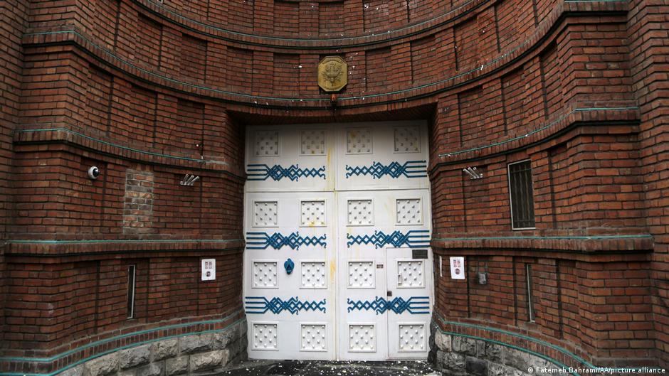 Iran Shuts French Embassy-Affiliated Language Center Amid Crackdown on Foreign Influence