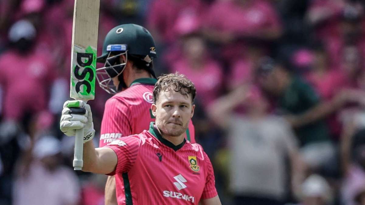 Australia Choses to Bowl First Against South Africa in Wanderers Pink ODI