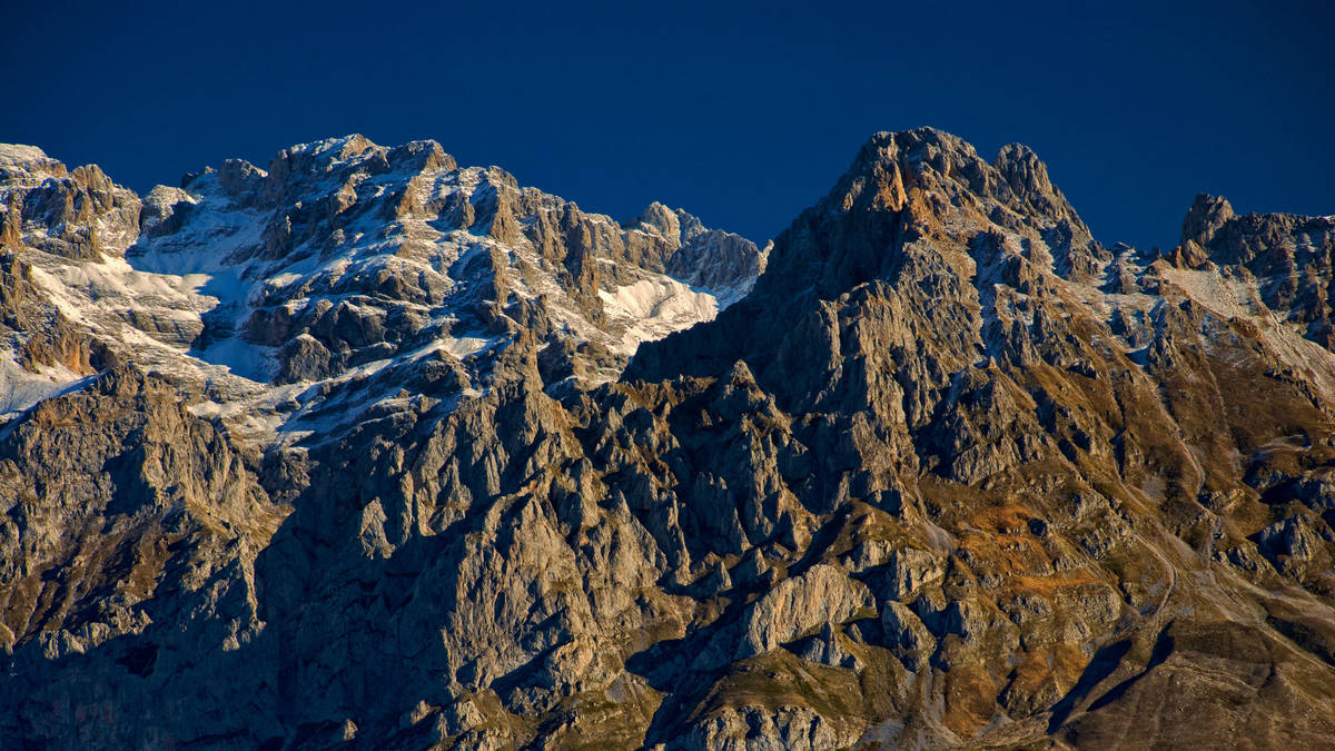British Climber Dies in Spain as Another Falls at Australian Summit