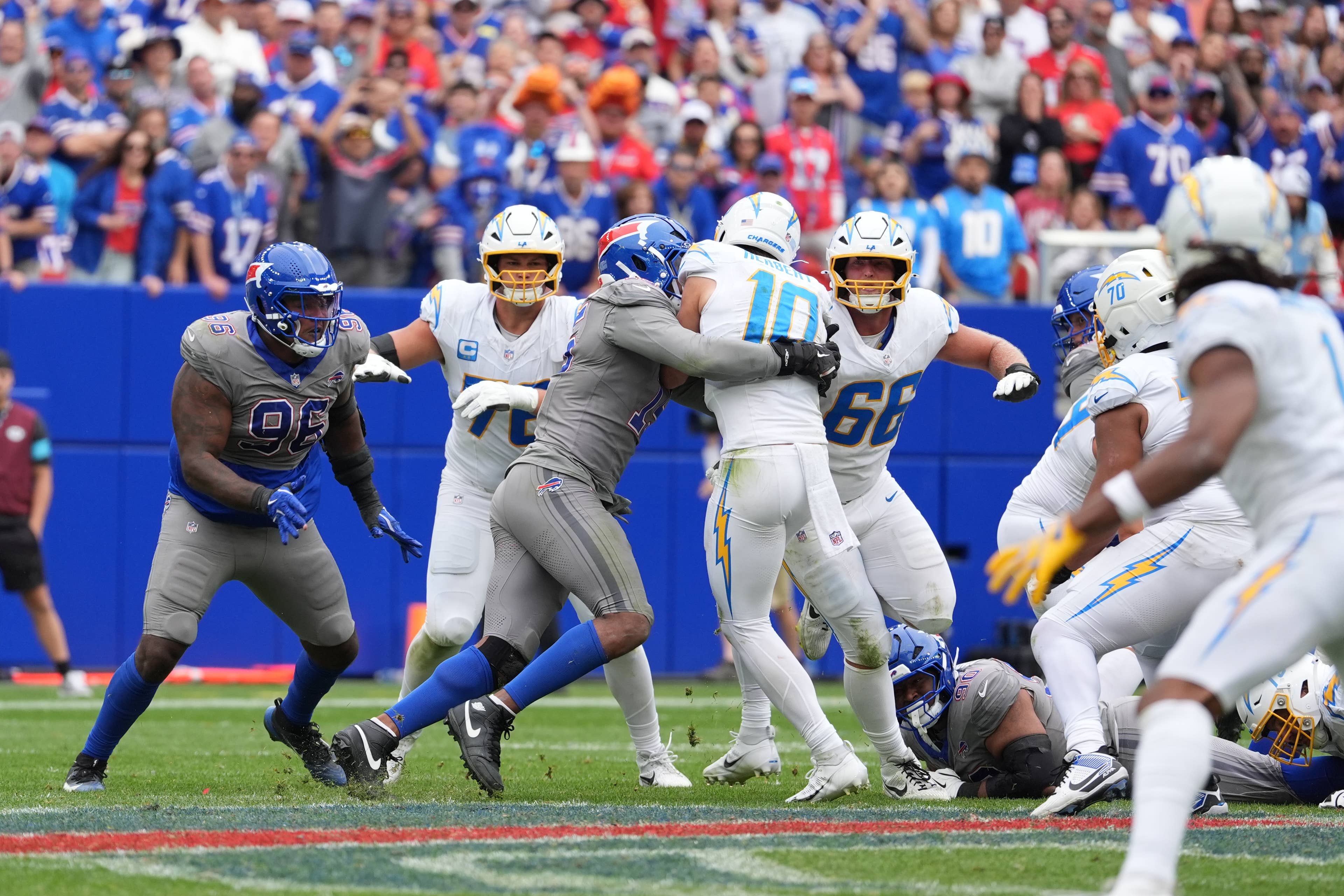 Chargers drop to 0-3 after failing in red zone against Buffalo Bills