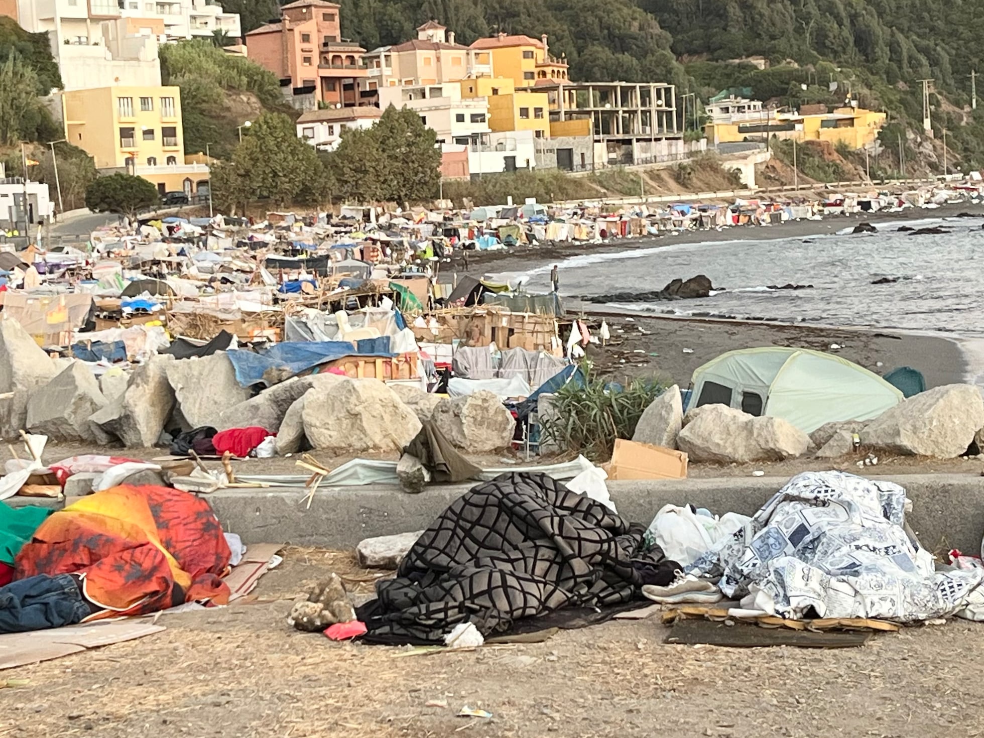 La policía localiza en Ceuta una vivienda clandestina con veinticuatro migrantes en su interior