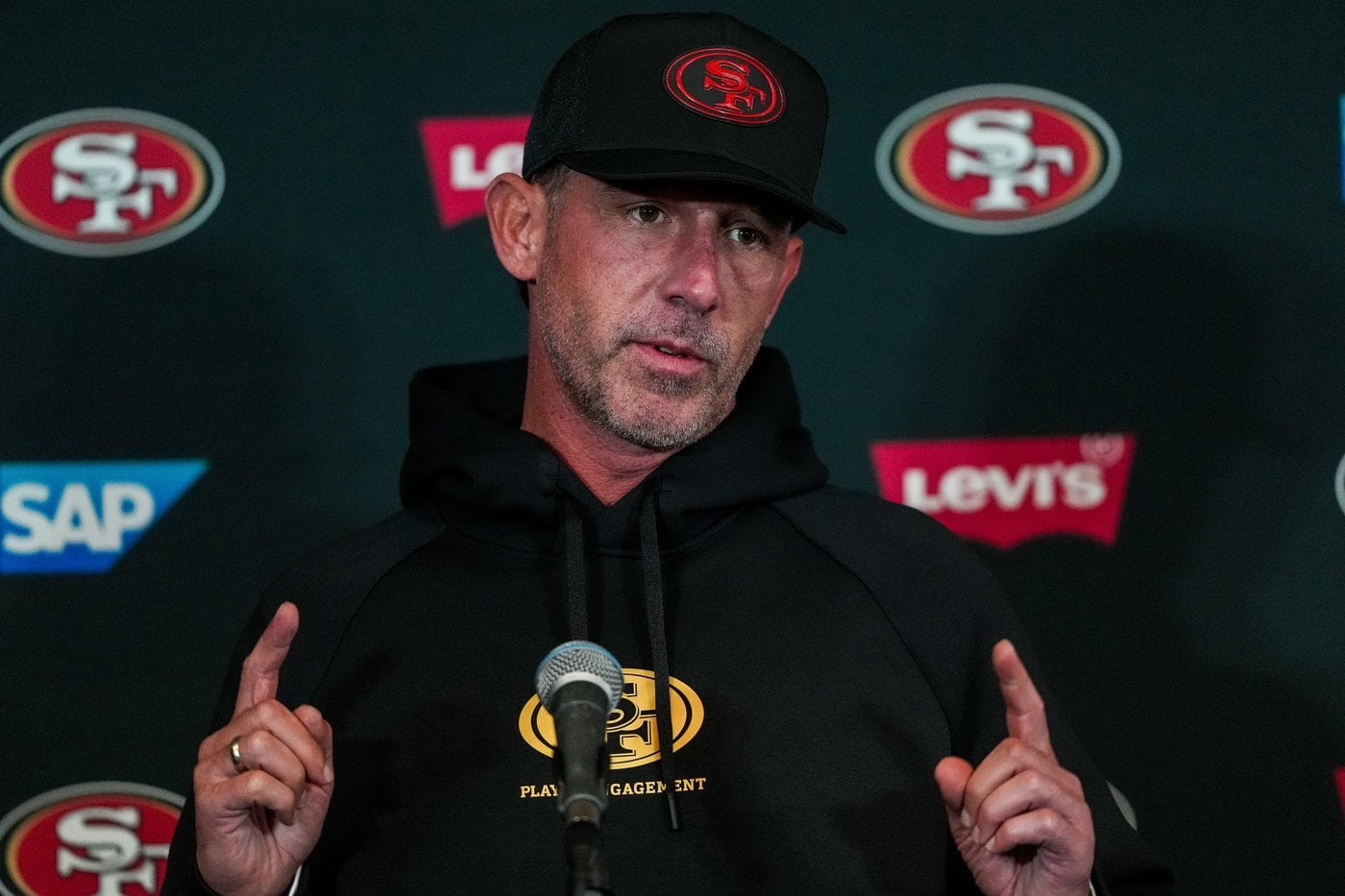 Report: 49ers Sign Shanahan to Extension