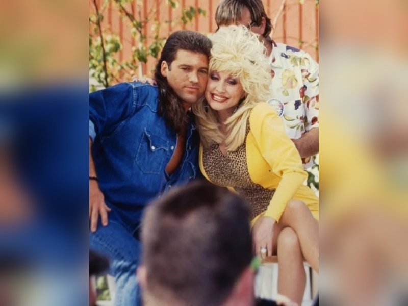 Billy Ray Cyrus shares a treasured 1992 handwritten letter from Dolly Parton.
