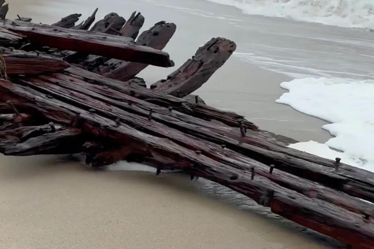 Searchers find a 2019 shipwreck and human remains near Block Island.