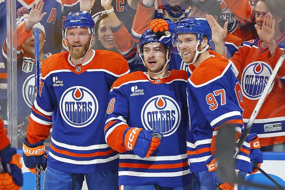 Edmonton Oilers Open New Season Against Canucks Under Coach Mike Babcock