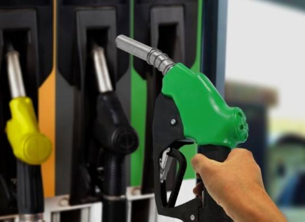 Oil Prices Rise After Iran Launches Missiles Toward Kuwait and Strait of Hormuz