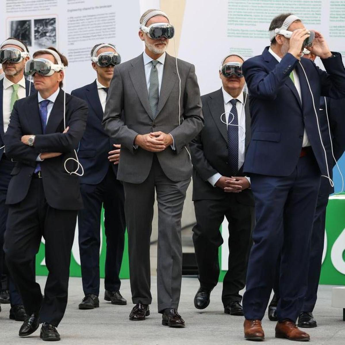 Felipe VI y Almeida inauguran una exposición sobre electricidad por Iberdrola