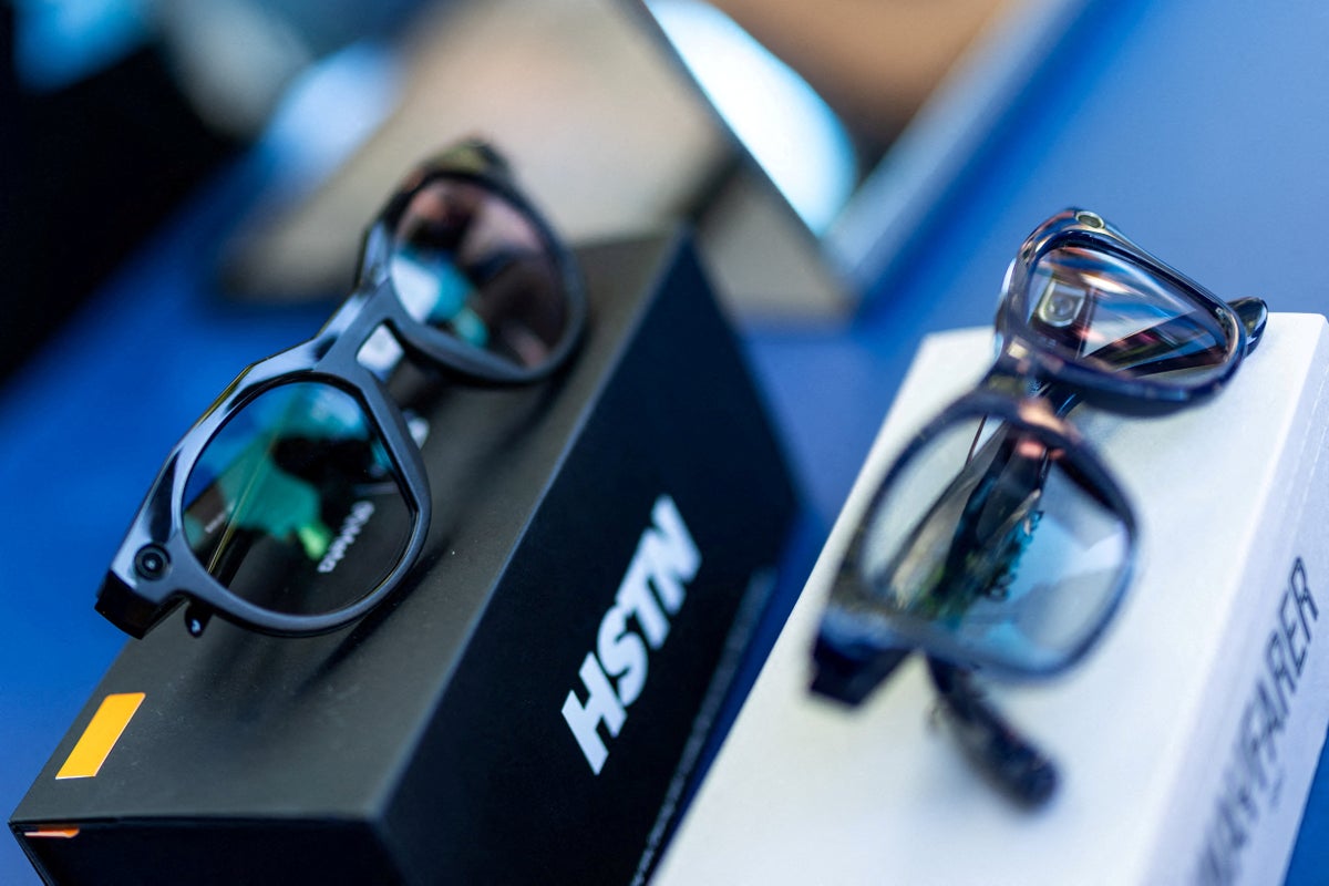Meta Plans Camera-Free Glasses, Phoenix Headset