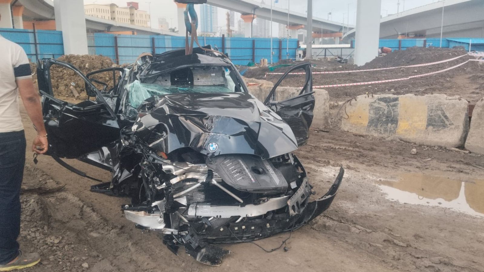 Speeding BMW Strikes Pedestrians on Mumbai Coastal Road, Killing Three People