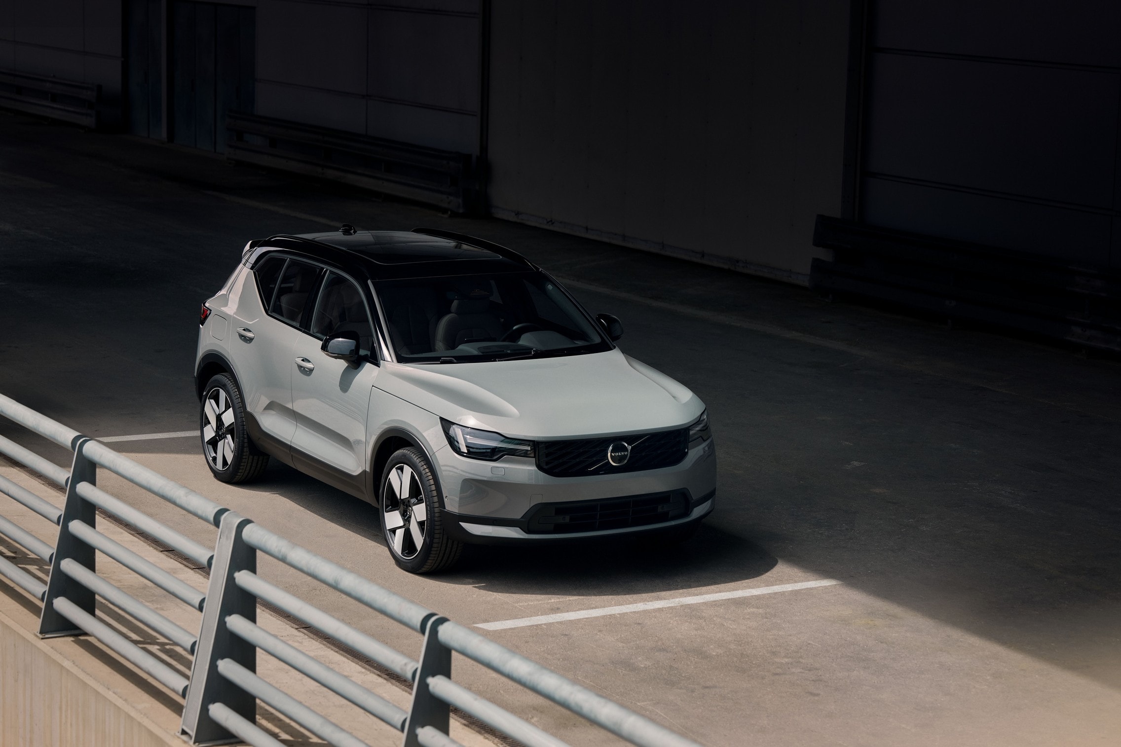 Volvo Refreshes the XC40 SUV With New Design and Google AI Tech