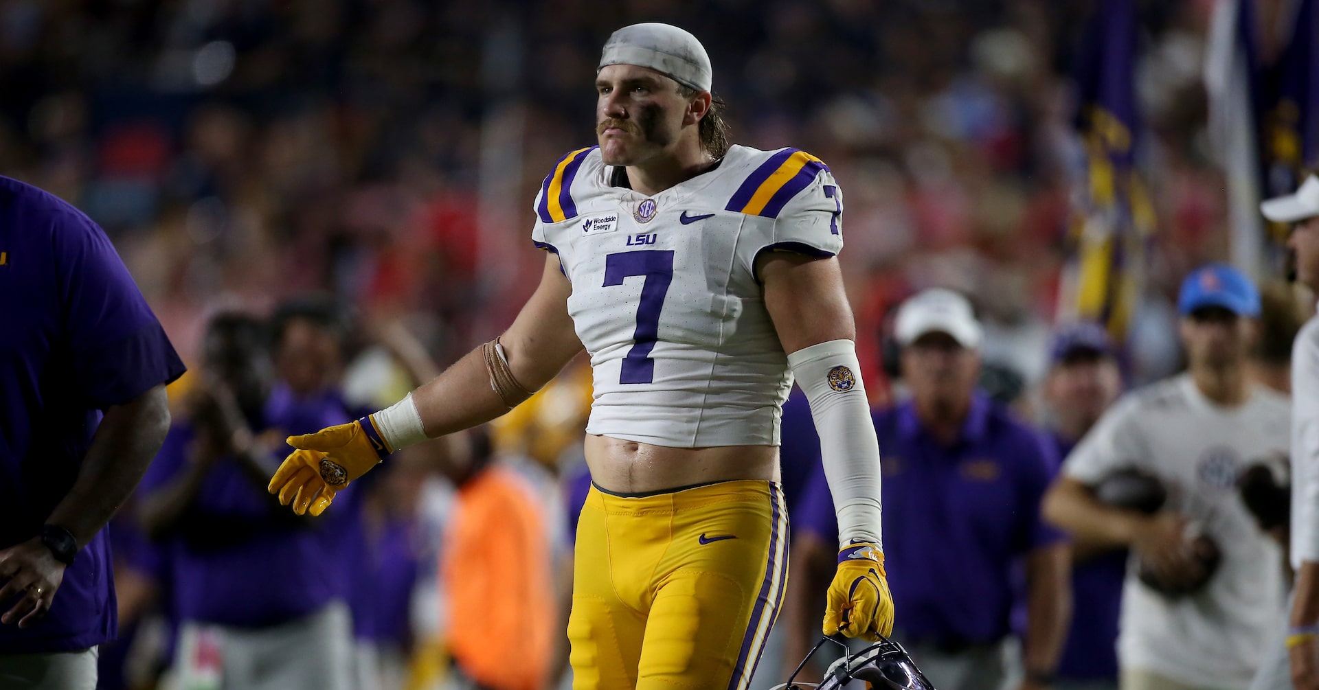 LSU Captain and Linebacker Whit Weeks Suffers Leg Fracture During Win