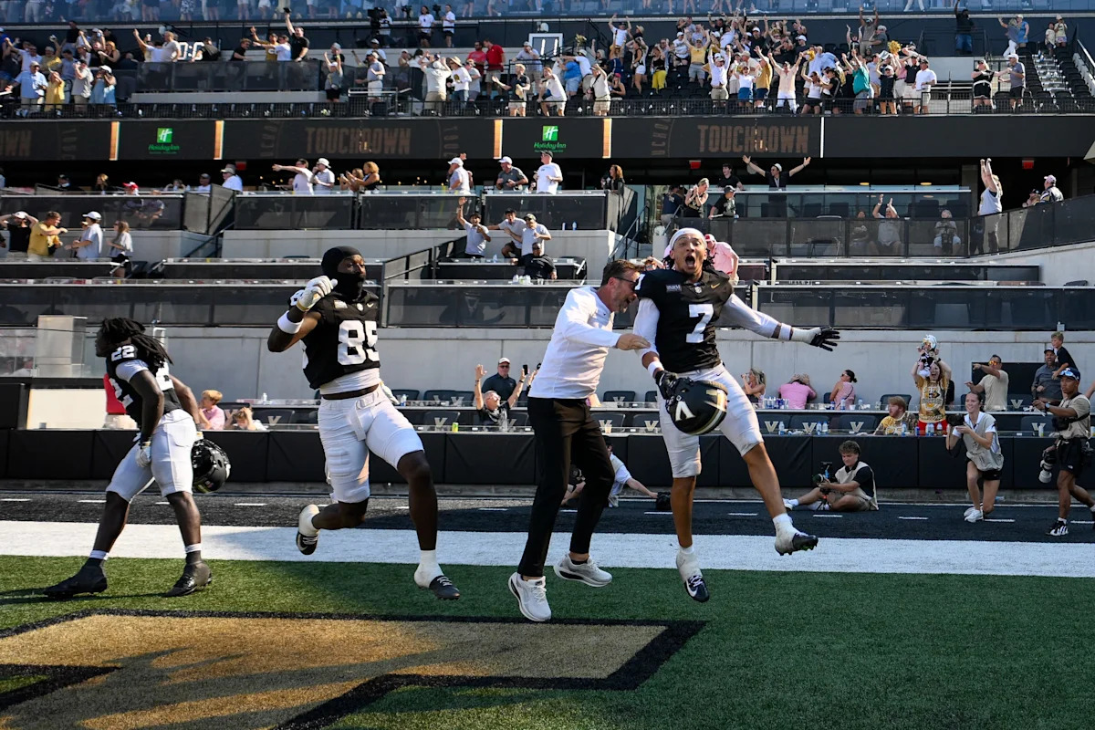 Vanderbilt Defeats NC State 35-31 With Late Fumble Recovery in End Zone