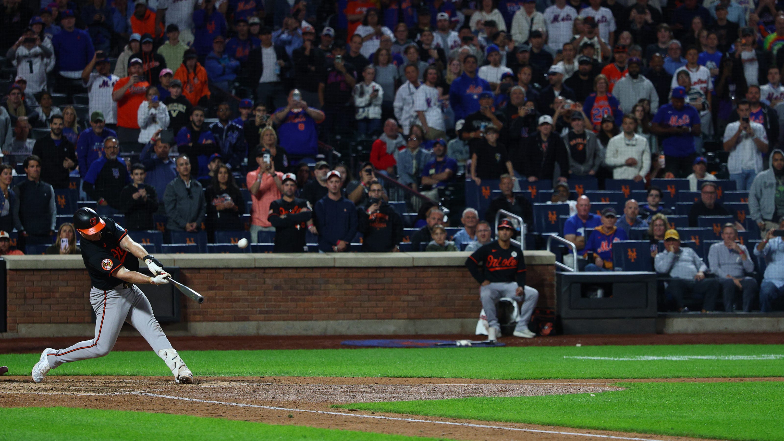 Pete Alonso Hits 300th Career Home Run During Emotional Return to Citi Field