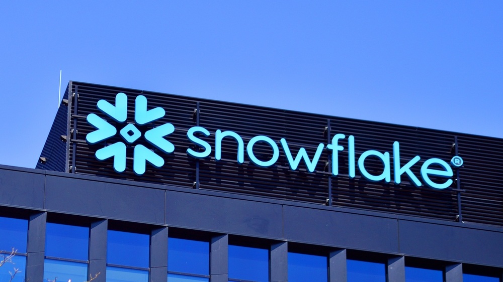 Snowflake raises fiscal 2027 revenue forecast as accelerating AI demand drives strong results