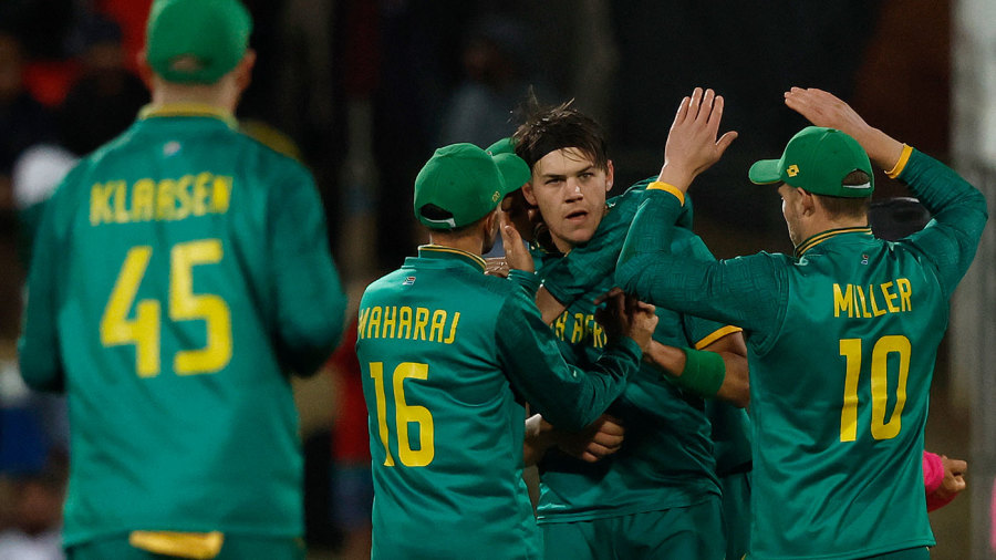 Australia enters the ODI series against a depleted South Africa bowling attack with momentum.