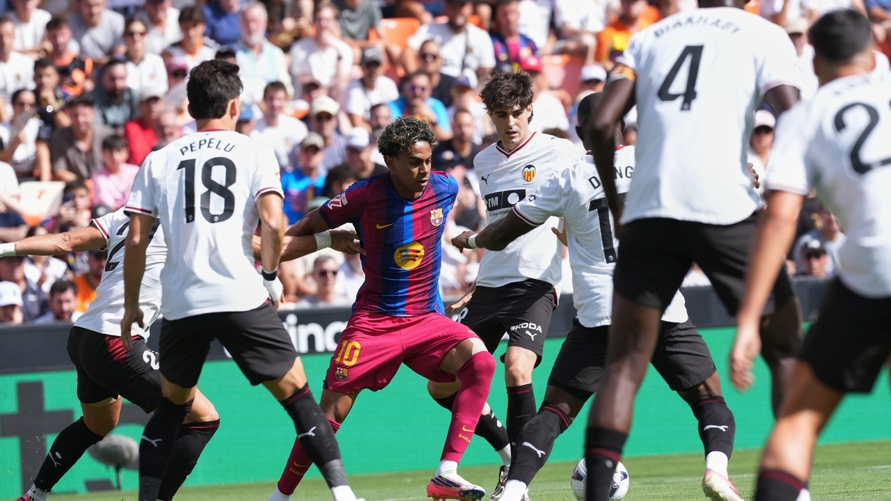 Lamine Yamal scores twice as Barcelona defeats Valencia five to zero in La Liga