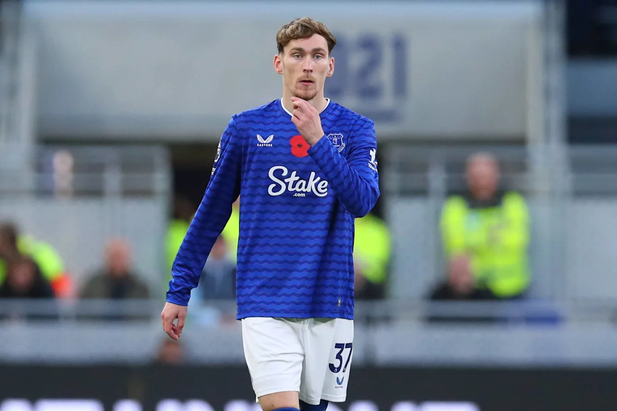 Everton manager David Moyes admits squad shortages after a frustrating transfer window close.