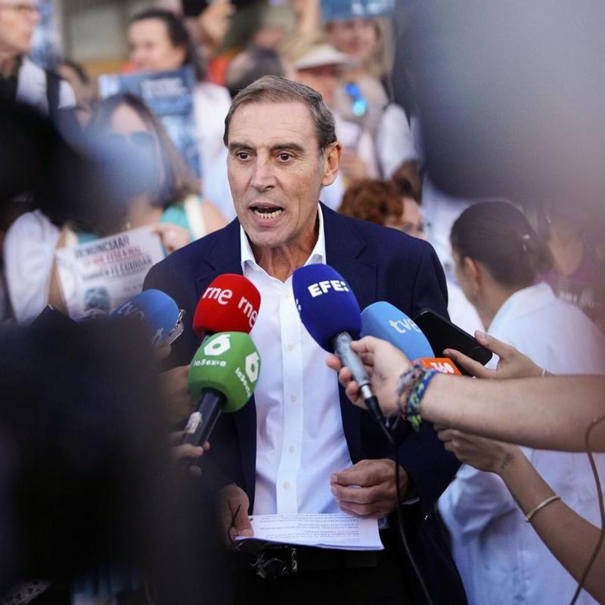 El médico denunciante de las listas de espera en Madrid se querella contra la consejera de Sanidad