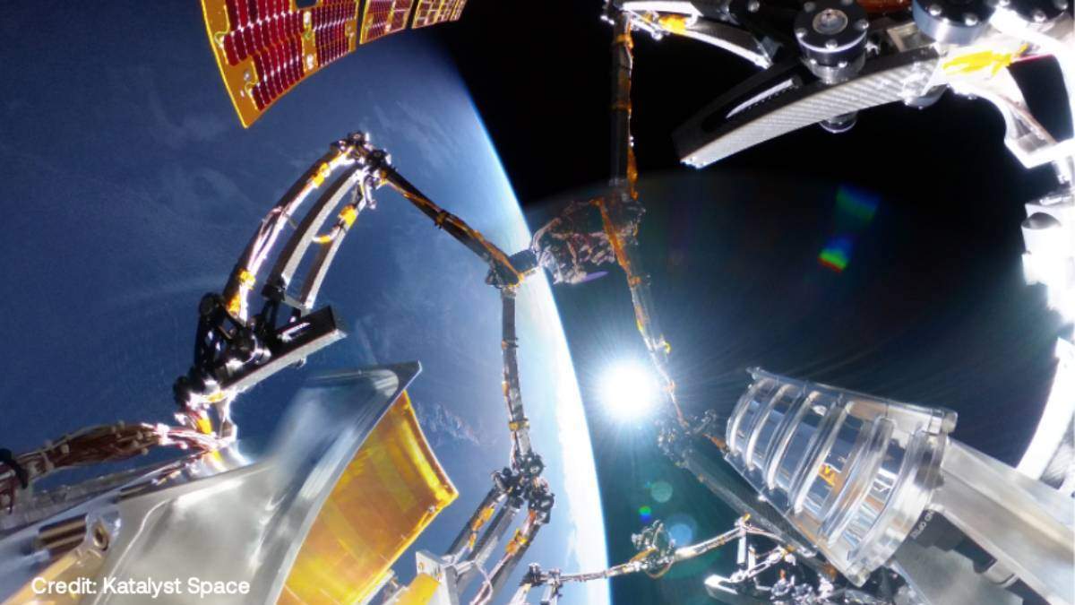 Failed NASA-backed rescue mission ends as robotic spacecraft re-enters Earth's atmosphere.