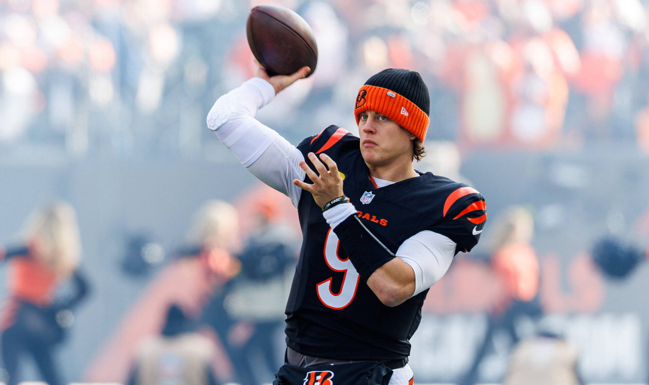 Joe Burrow expects to play Sunday despite dealing with recent back tightness.