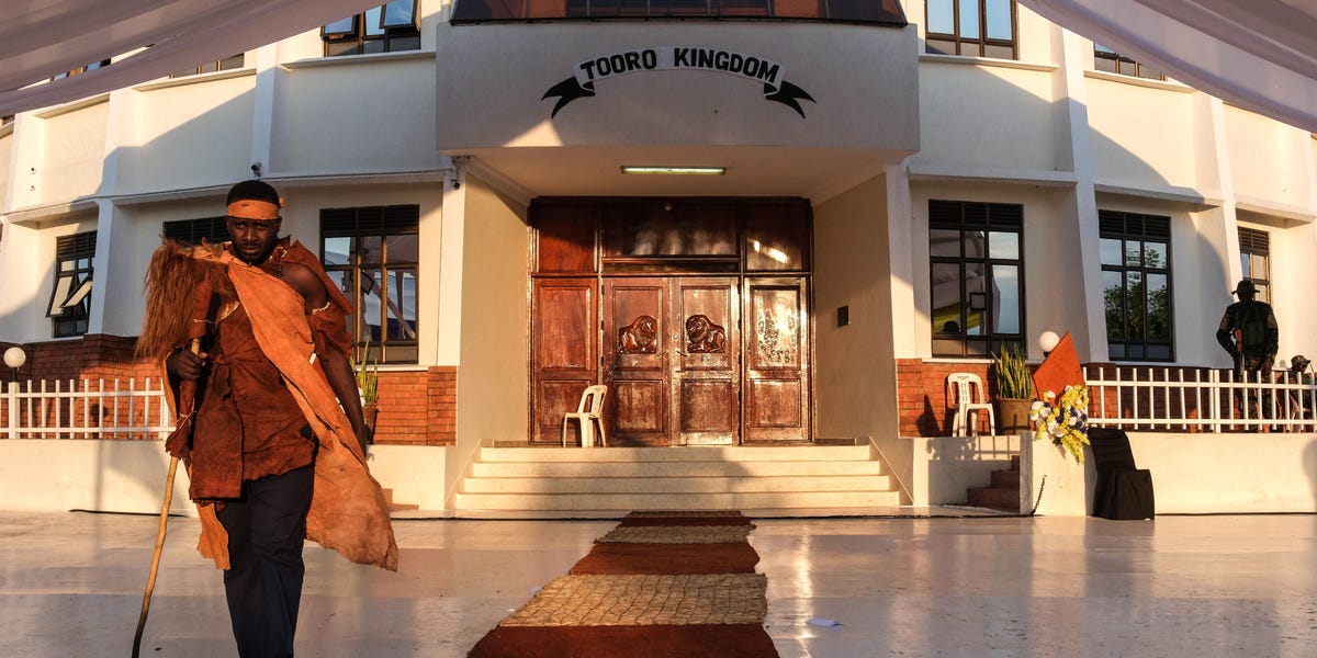 Tooro Kingdom prepares to enthrone Prince Edward Rukidi Nyabongo I at Karuziika Palace.