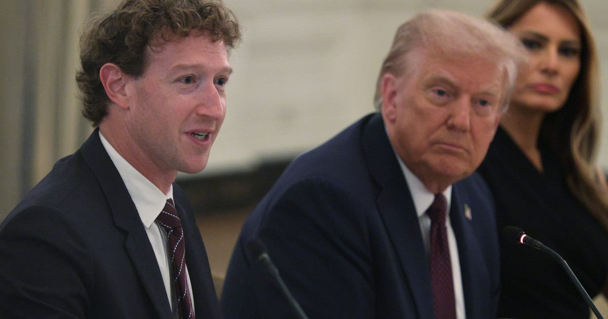 Meta CEO Mark Zuckerberg Warns Trump Against Centralized National AI Regulator