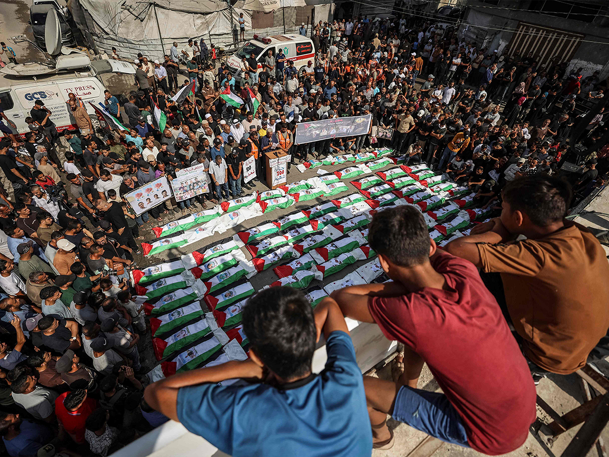 Gaza City Funeral Interment Services Bury 100 Recently Recovered Bodies