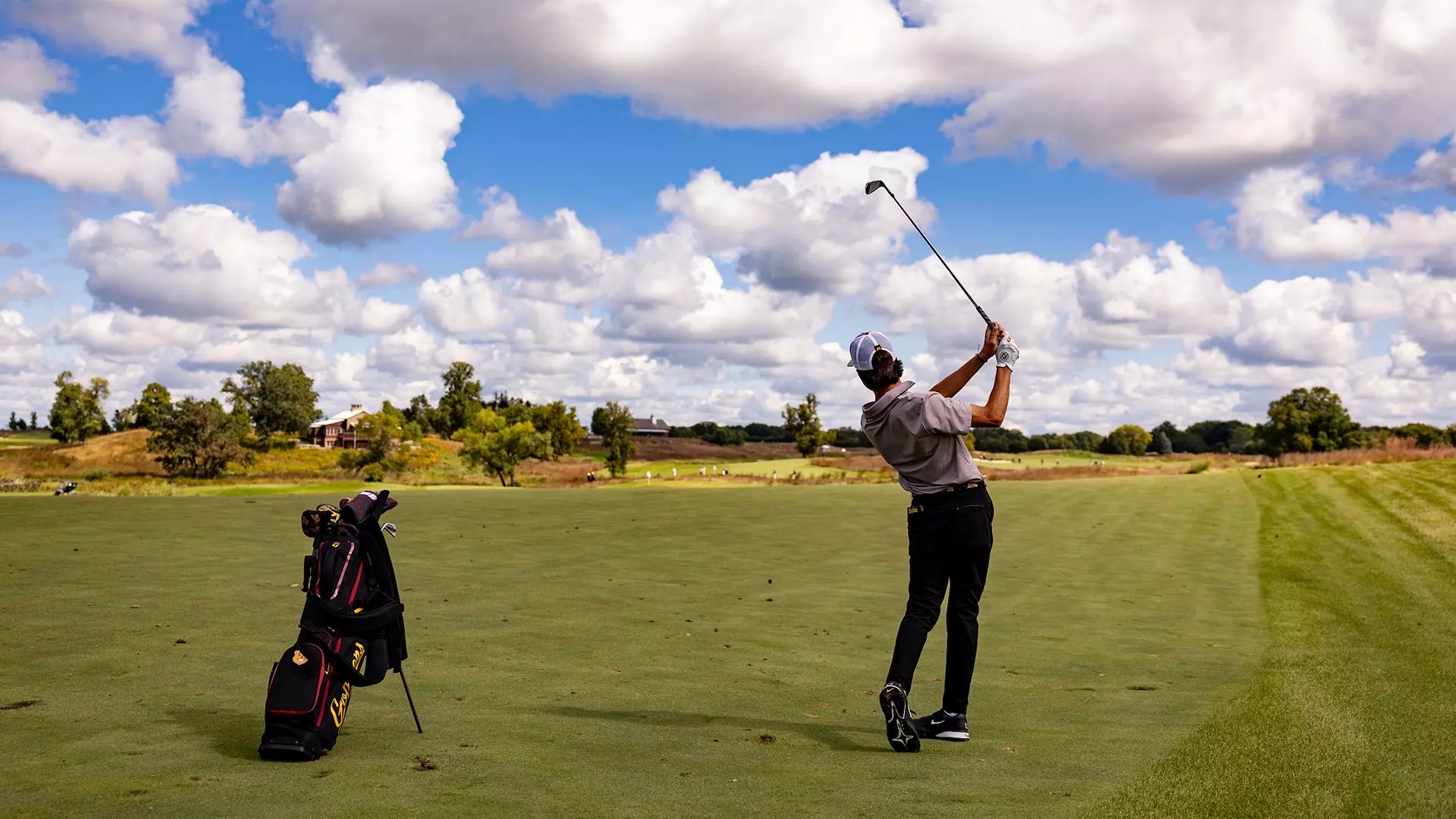 College Golf Teams Post Varied Results Across Weather-Delayed Tournaments Nationwide