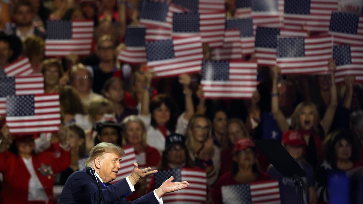 Trump promete cinco mil dólares a cada adulto si los republicanos ganan las elecciones