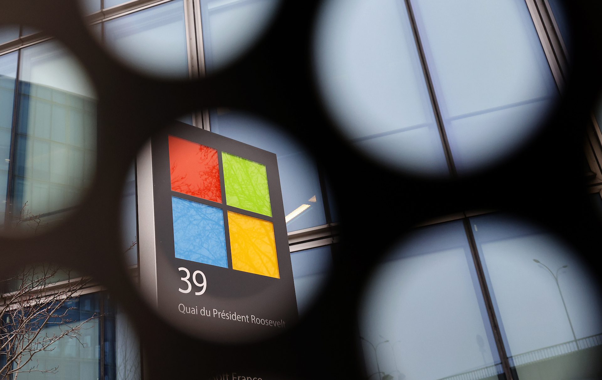 Microsoft Issues Record Security Update Addressing Nearly One Thousand Software Flaws