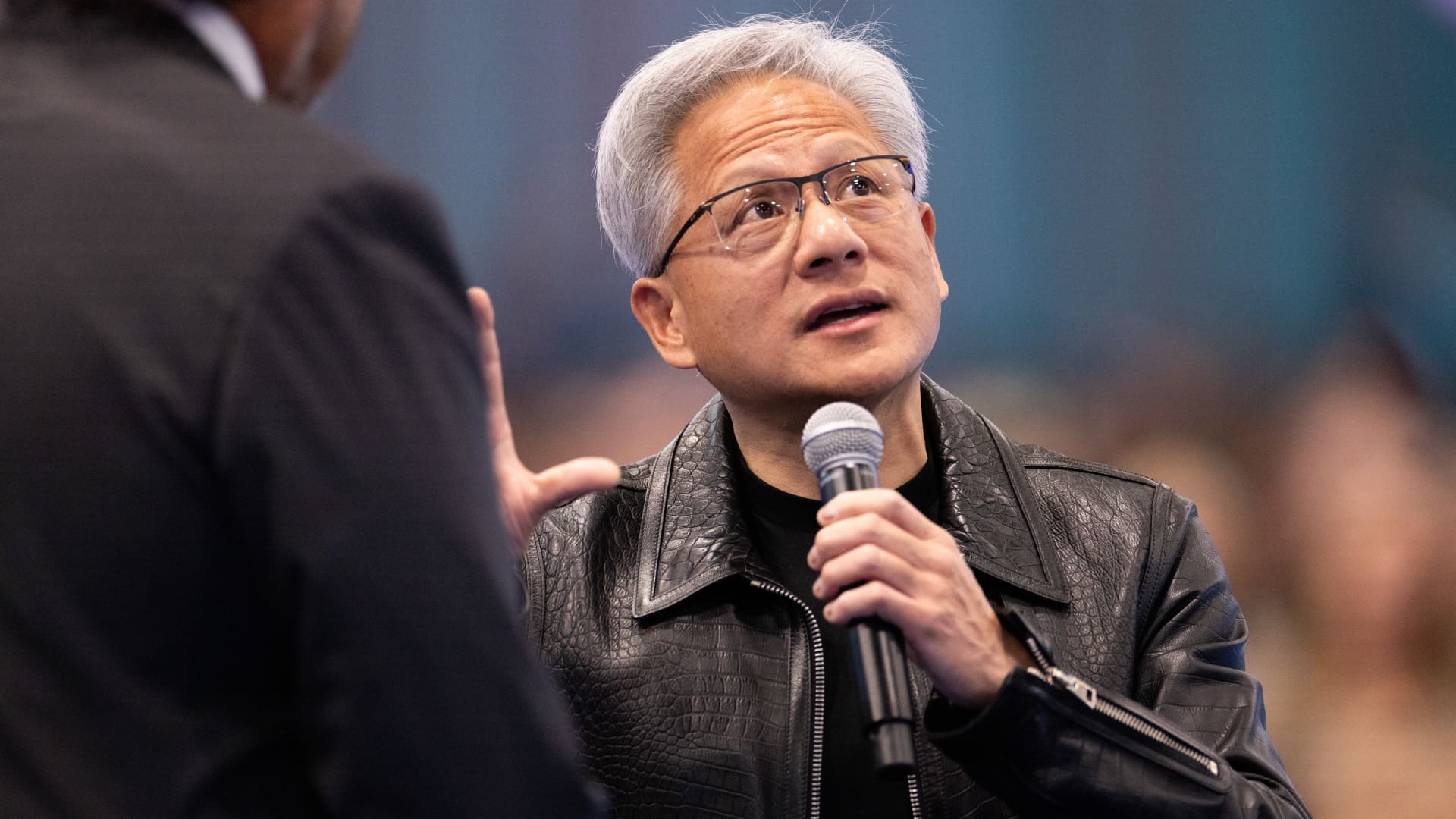 Trump calls Nvidia CEO live during summit to dismiss AI risk fears