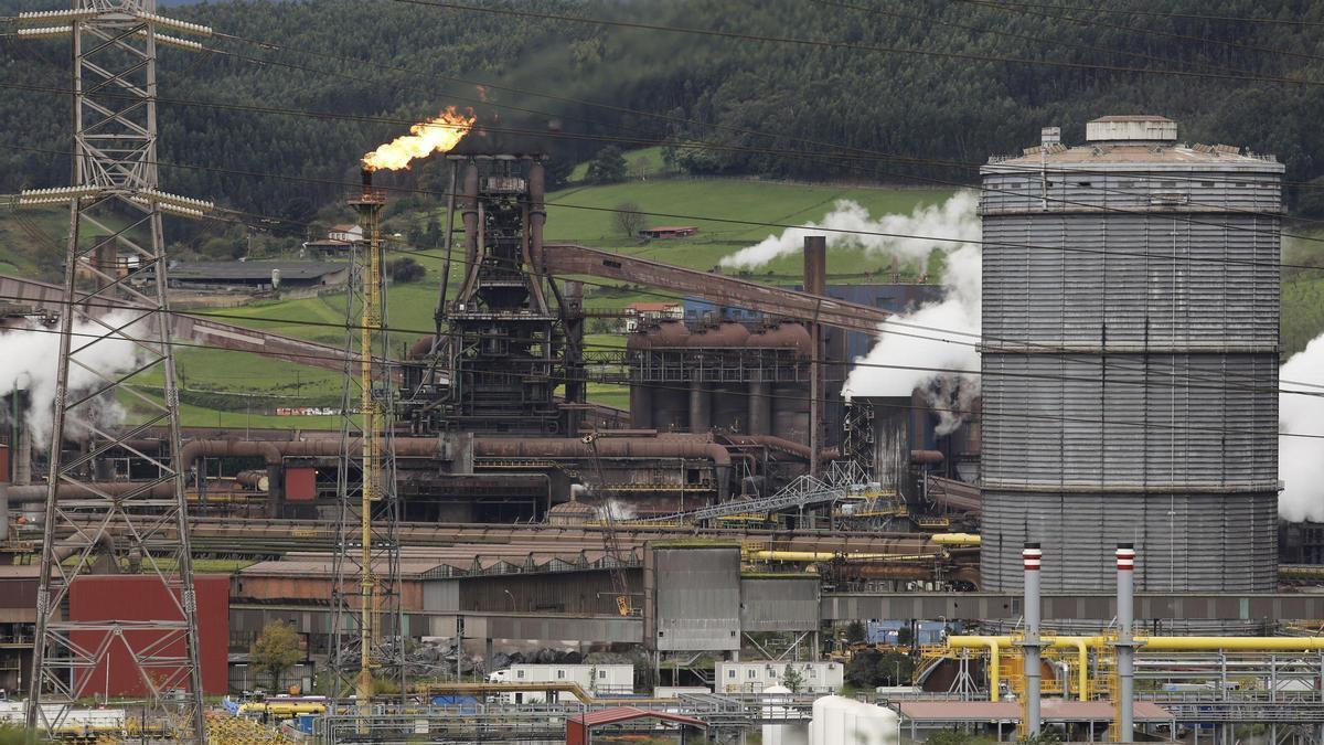 La industria reduciría su factura eléctrica en 3.000 millones eliminando impuestos y sobrecostes