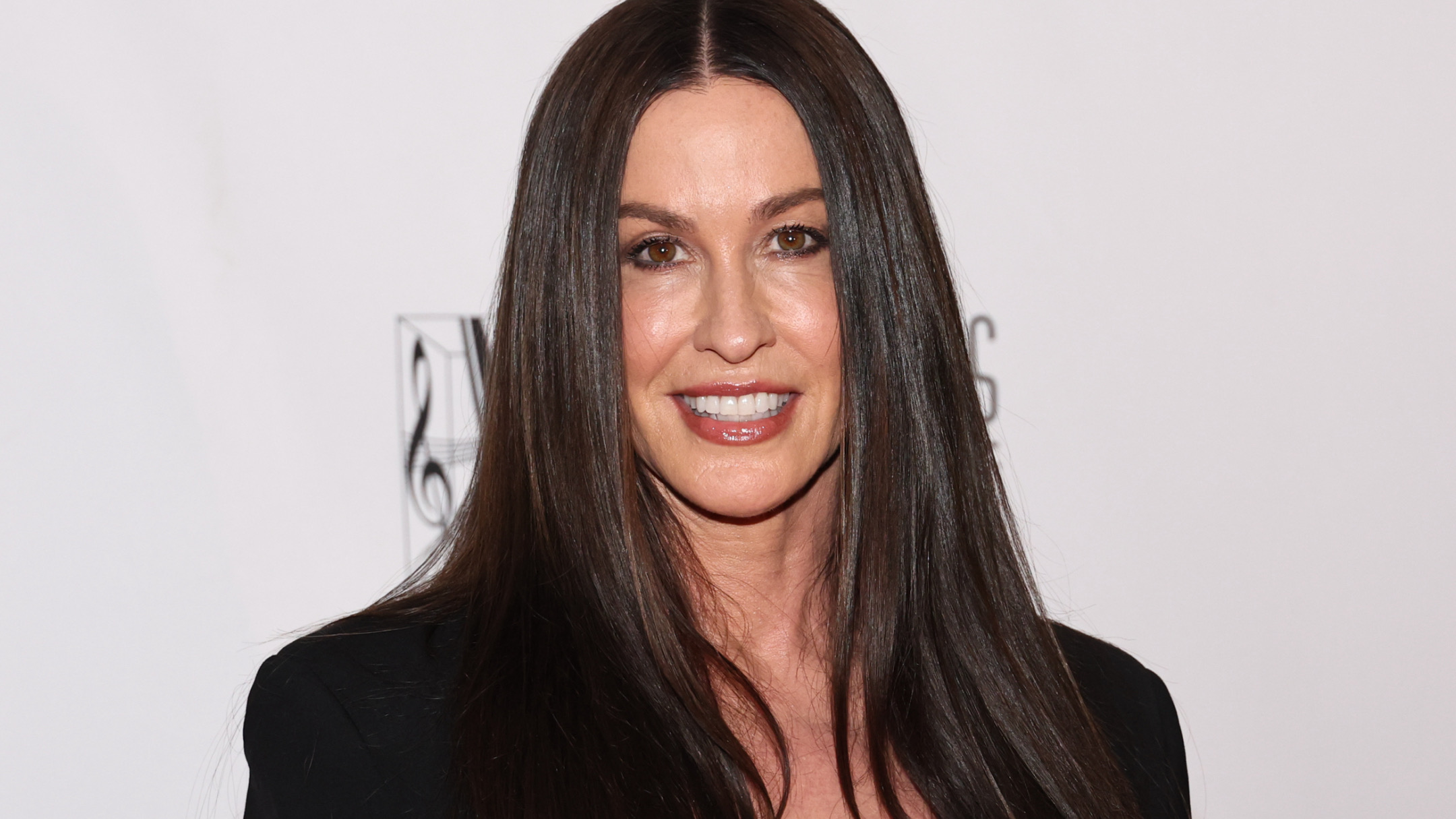 Alanis Morissette Files Federal Lawsuit Accusing Former Tour Manager of Extortion