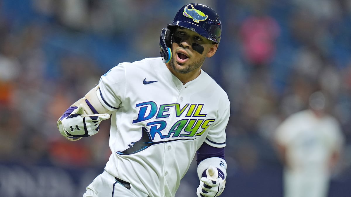 Junior Caminero delivers walk-off home run to send Tampa Bay Rays to playoffs.