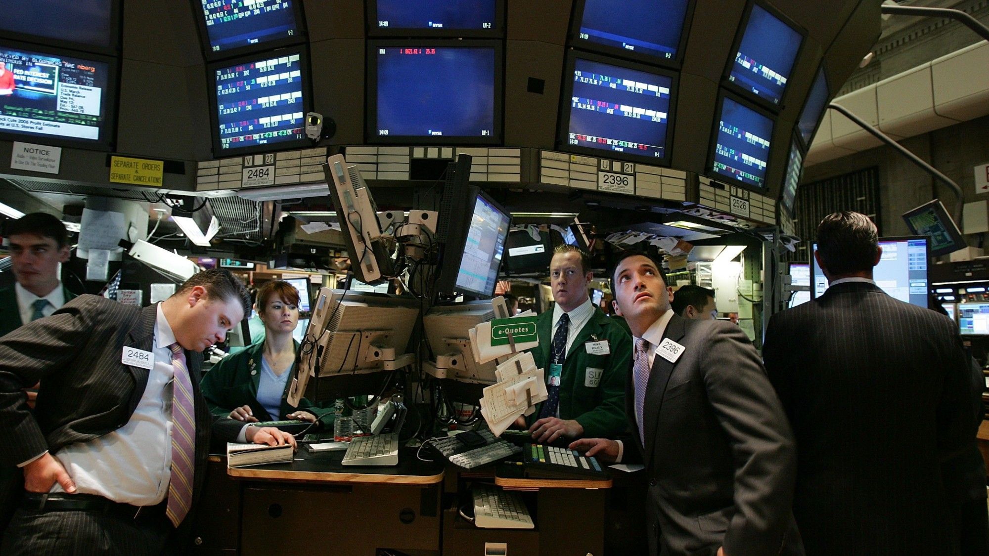 Bill Ackman warns that massive AI investments could undermine Federal Reserve inflation efforts.
