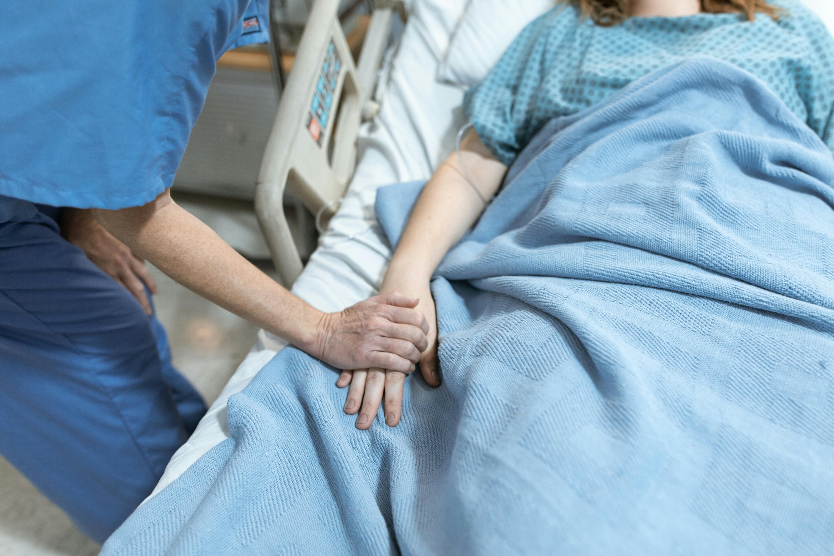 Ivonescimab reduces death risk by 27% compared to pembrolizumab in lung cancer trial.