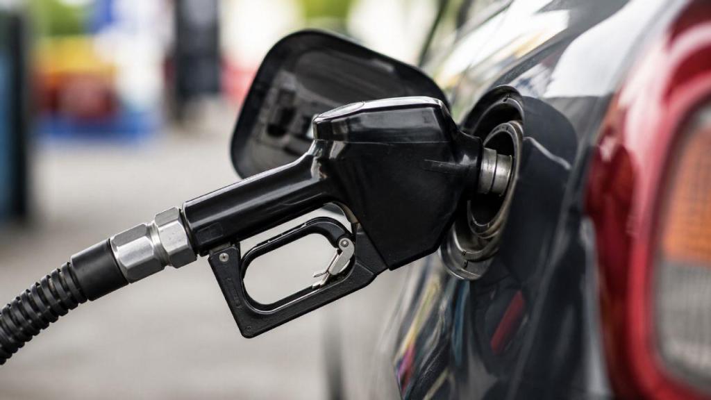 U.S. Gasoline Prices Surge Past $4.44 Amid Global Oil Pressures and Rising Demand