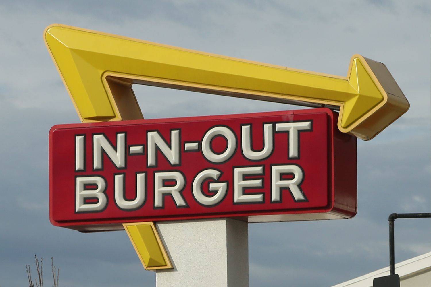 In-N-Out updates menu ingredients across ten states, removing sesame flour and replacing iodized salt.