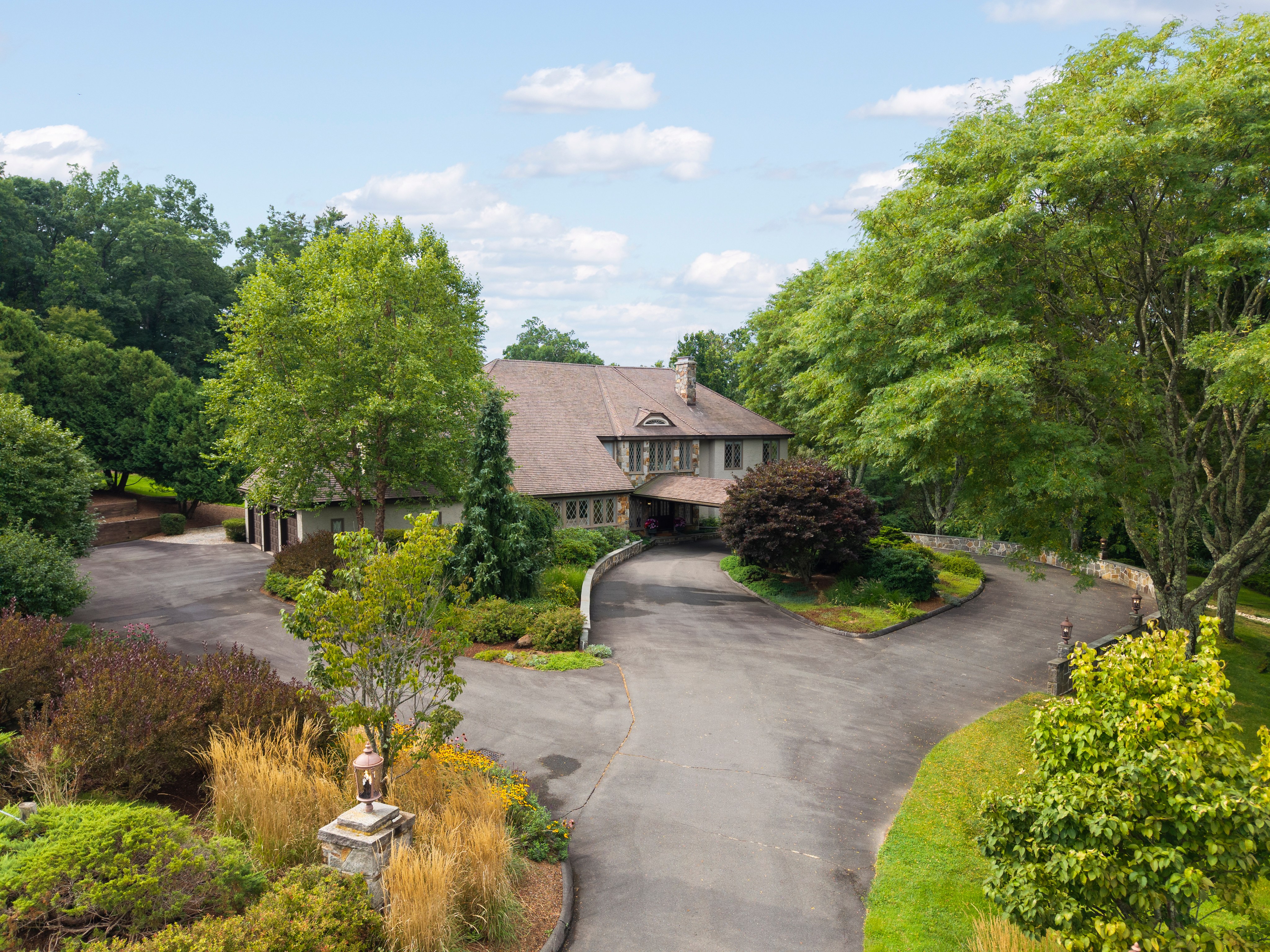 International Real Estate Listings Showcase Diverse Homes Across the UK, US, and Spain