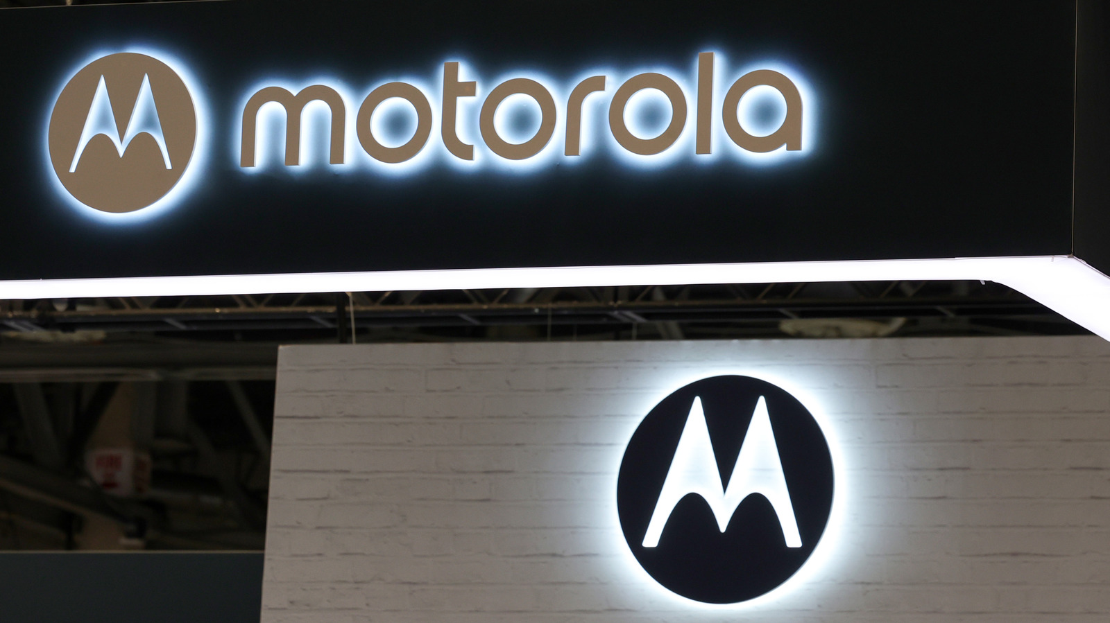 Motorola teases wider Razr foldable after Apple