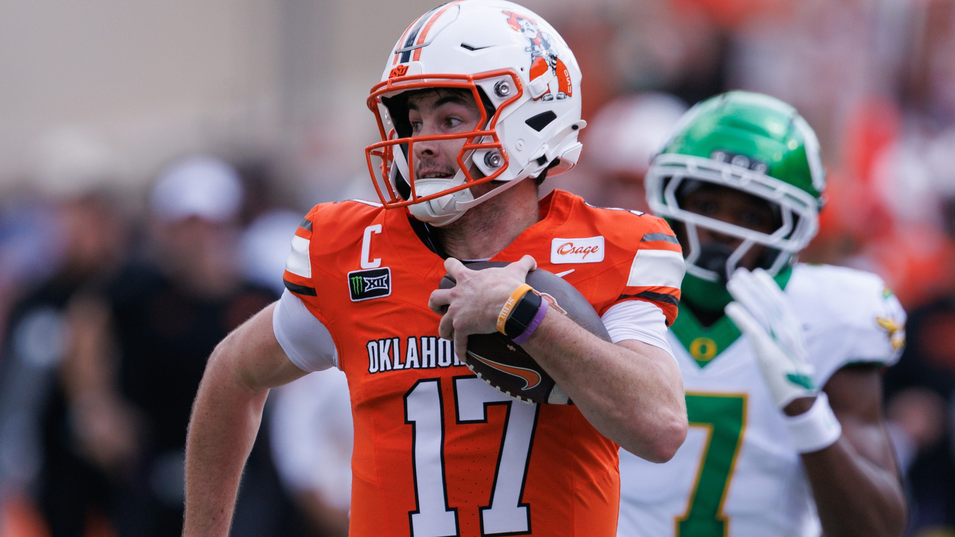 Oklahoma State stuns No. 6 Oregon to end a 21-game losing streak.