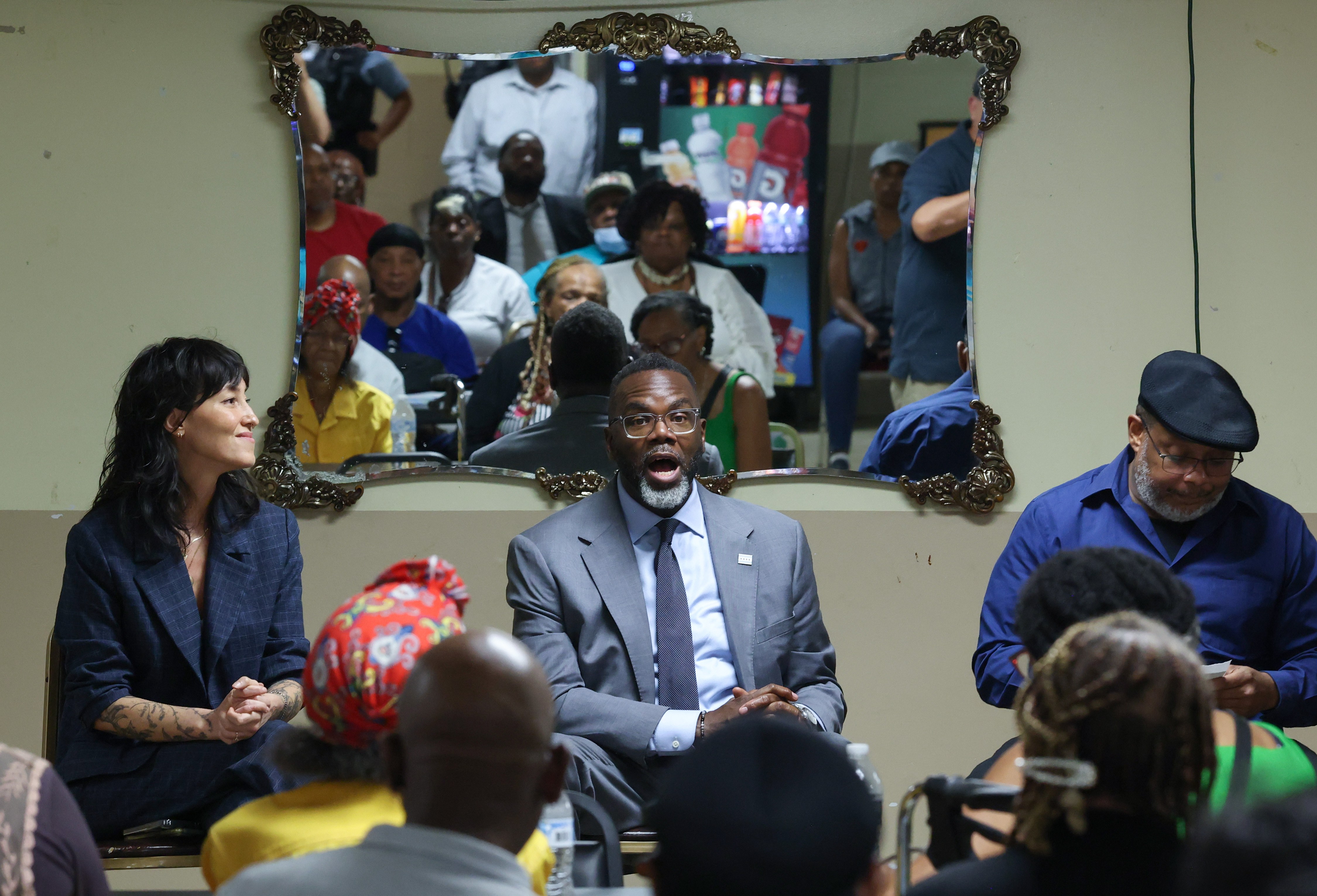 Chicago committee advances revised renter ordinance amid fierce debate over fees and regulations.