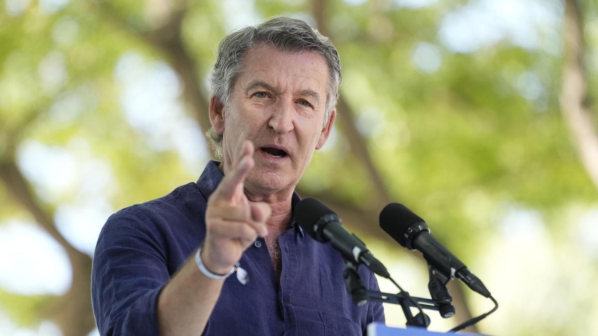Feijóo reclama proteger las fronteras españolas y critica el bucle político catalán