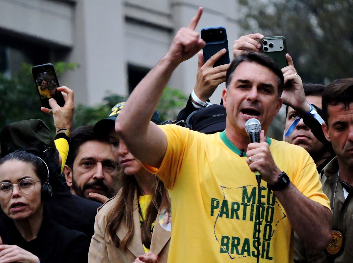 Brazil Probes Flávio Bolsonaro Over Money Laundering