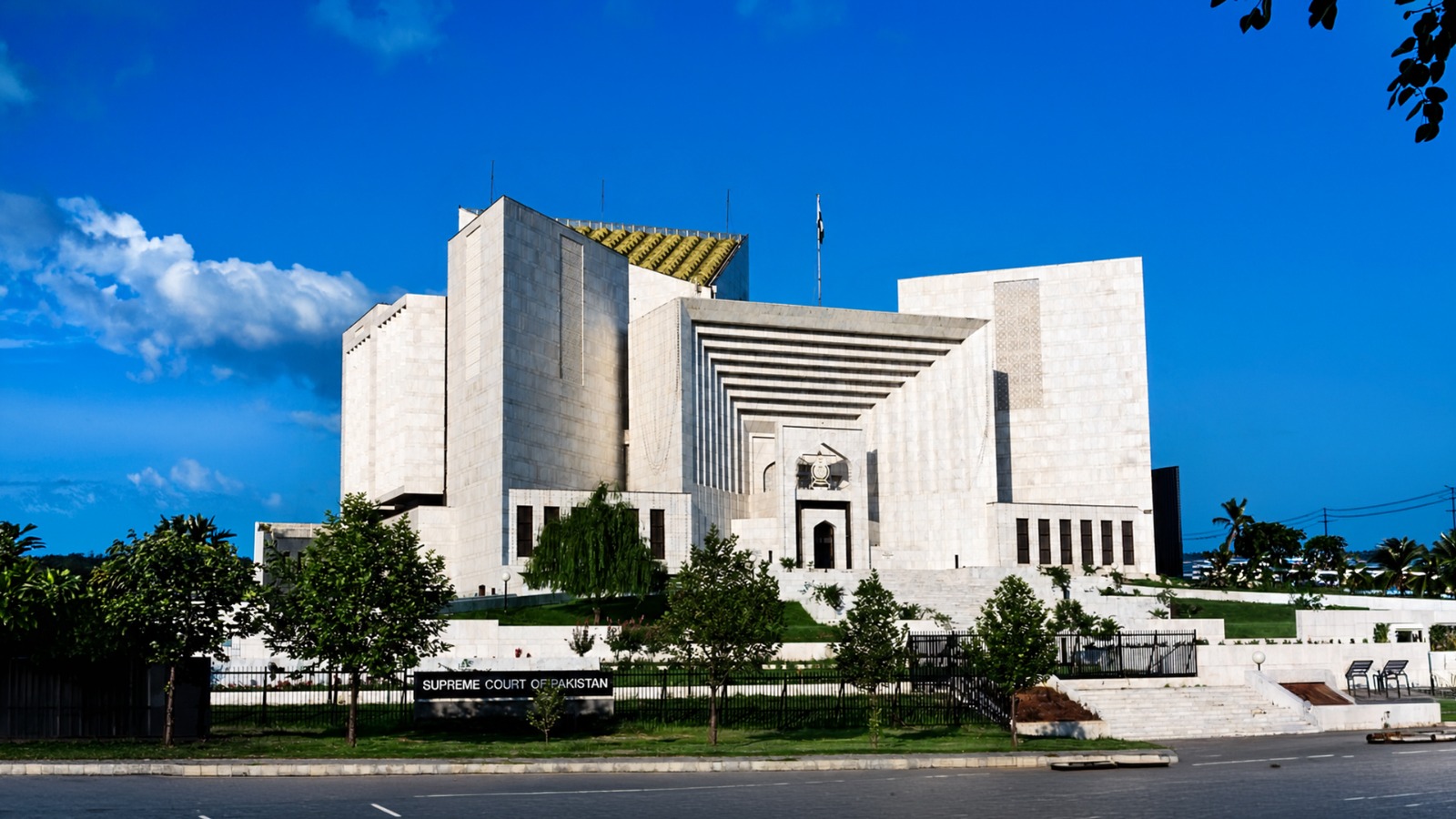 Pakistan Supreme Court Suspends Controversial Cybercrime Sentences and Grants Bail to Lawyers