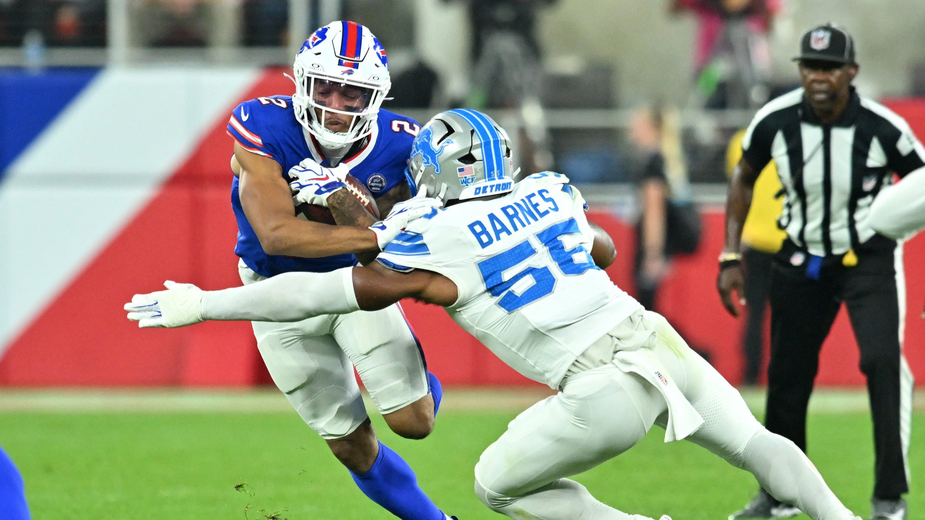 Bills’ DJ Moore Leaves Game With Shoulder Injury