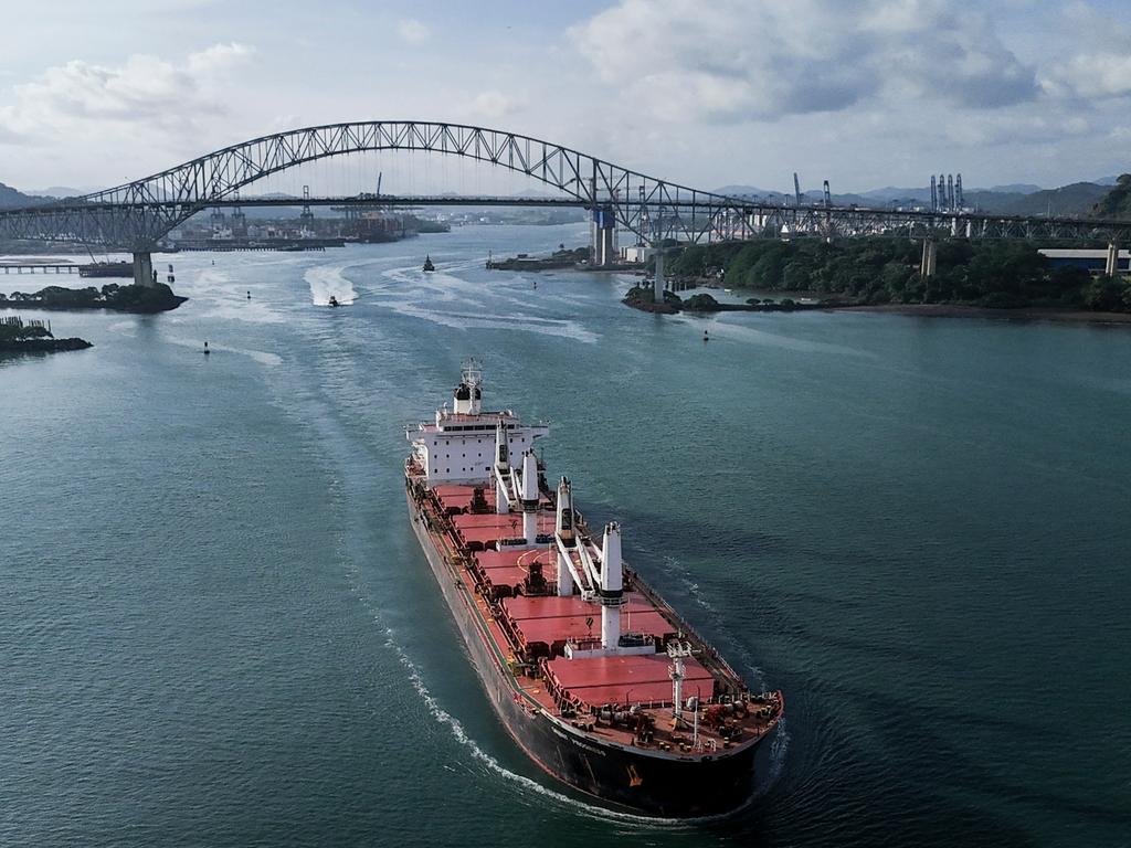 Panama Canal reduces daily ship transits as severe El Niño drought depletes essential water reservoirs.