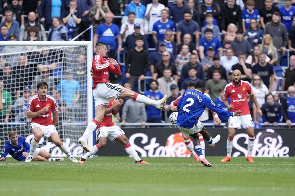 Ainsley Maitland-Niles Scores 96th-Minute Equalizer to Equalize Against Manchester United