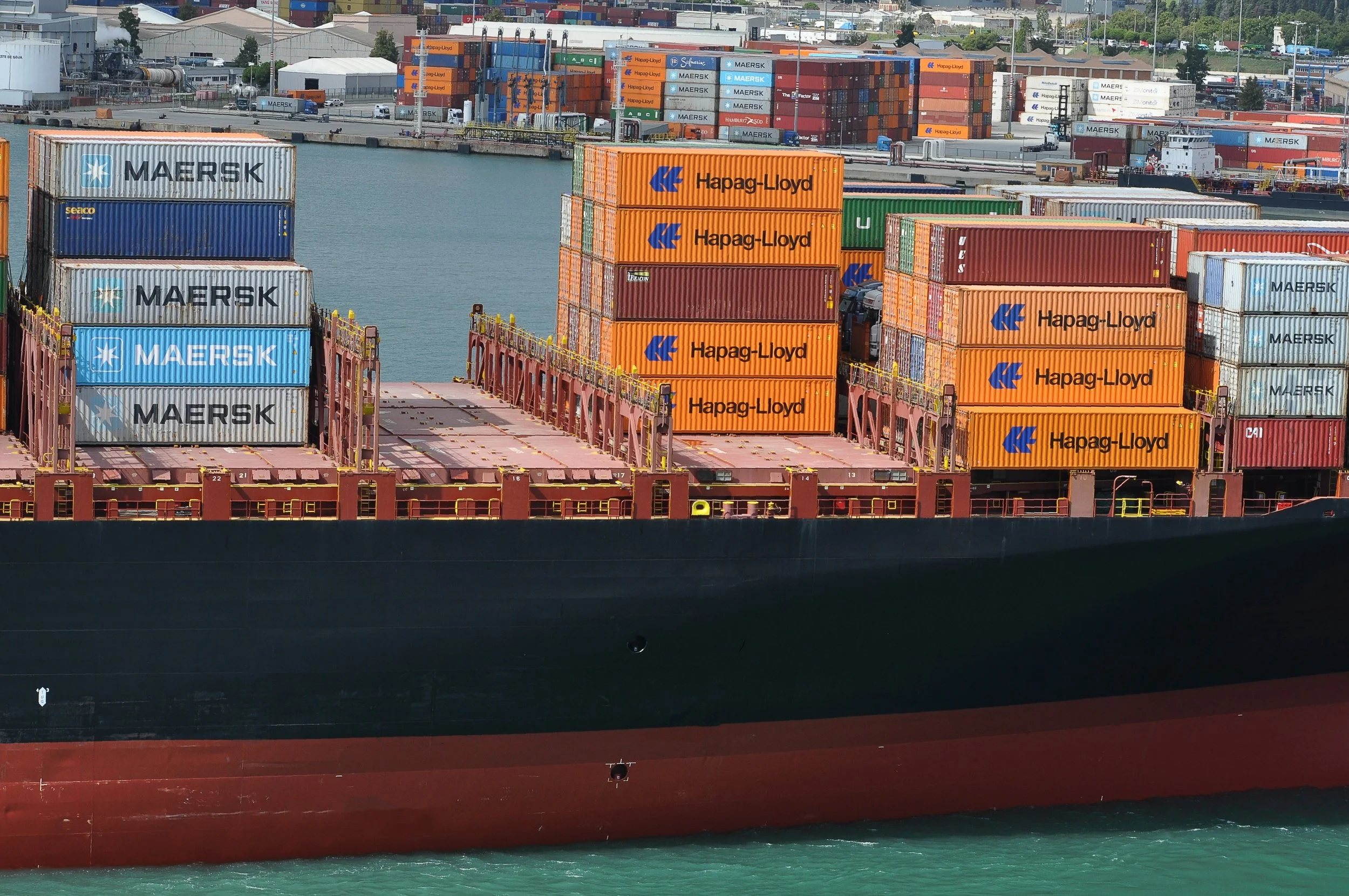 Maersk, Hapag-Lloyd Plan Four Suez Service Returns