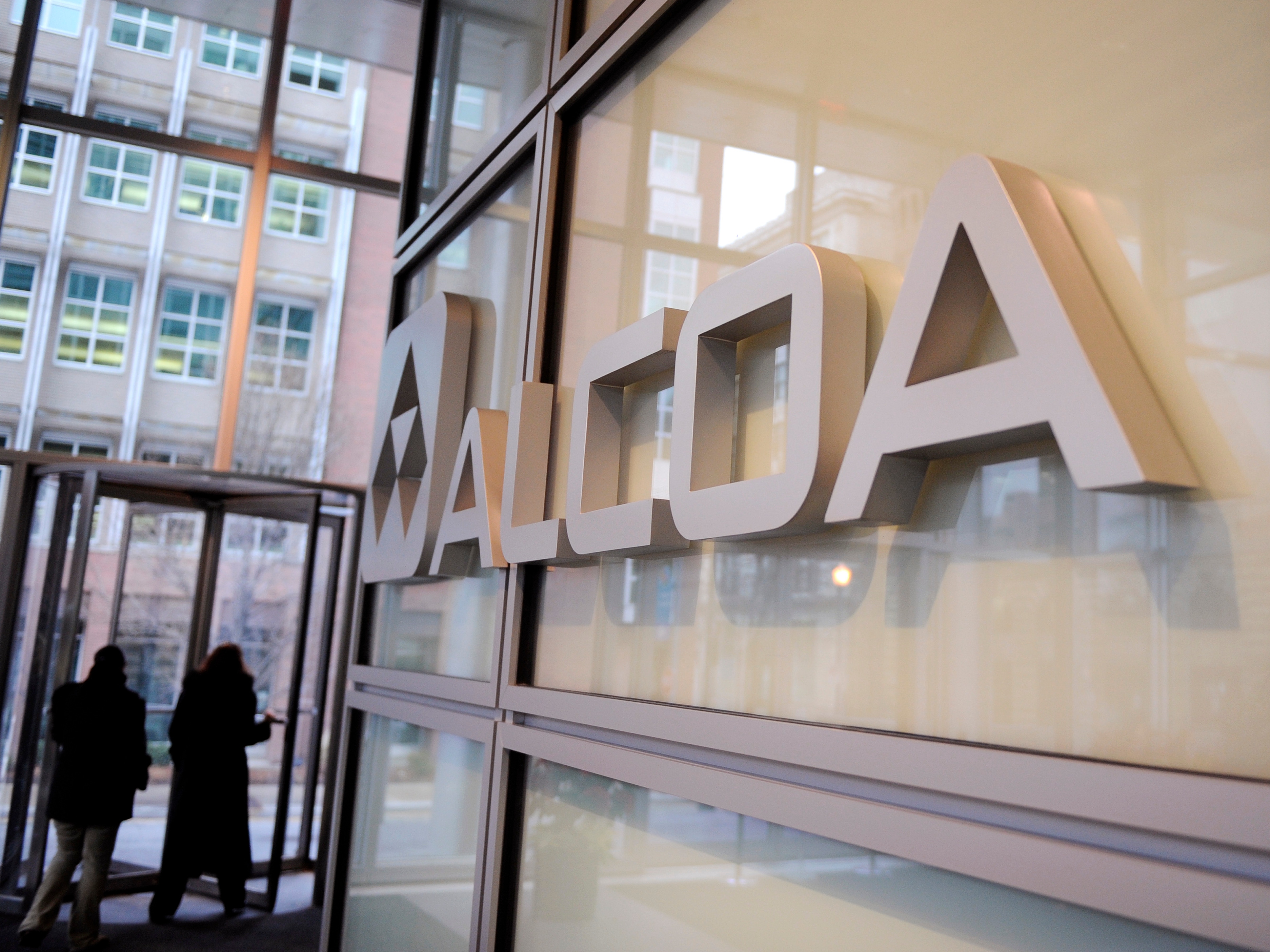 Alcoa Plans $2.6 Billion Notes Offering to Fund South32 Asset Deal